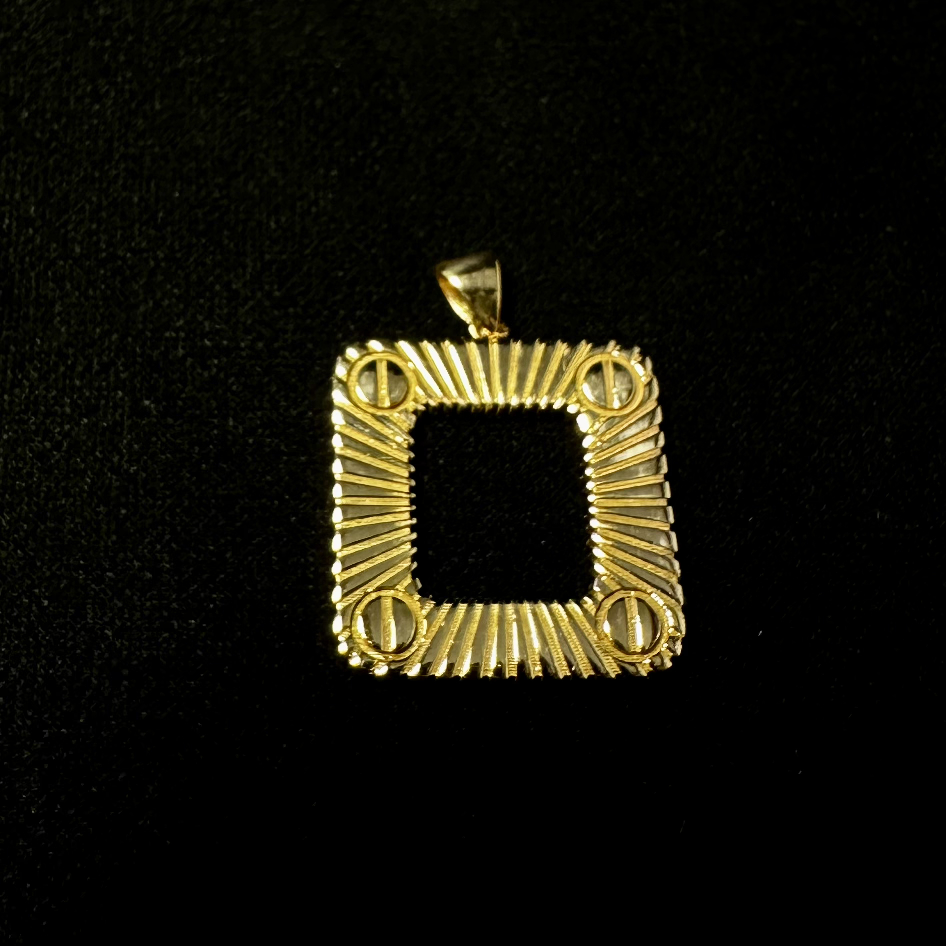 مدال کارتیر آن لیمیتد مربع سایز ۲